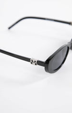 Beginning Julie Black Rounded Sunglasses (FREE over $130) Image