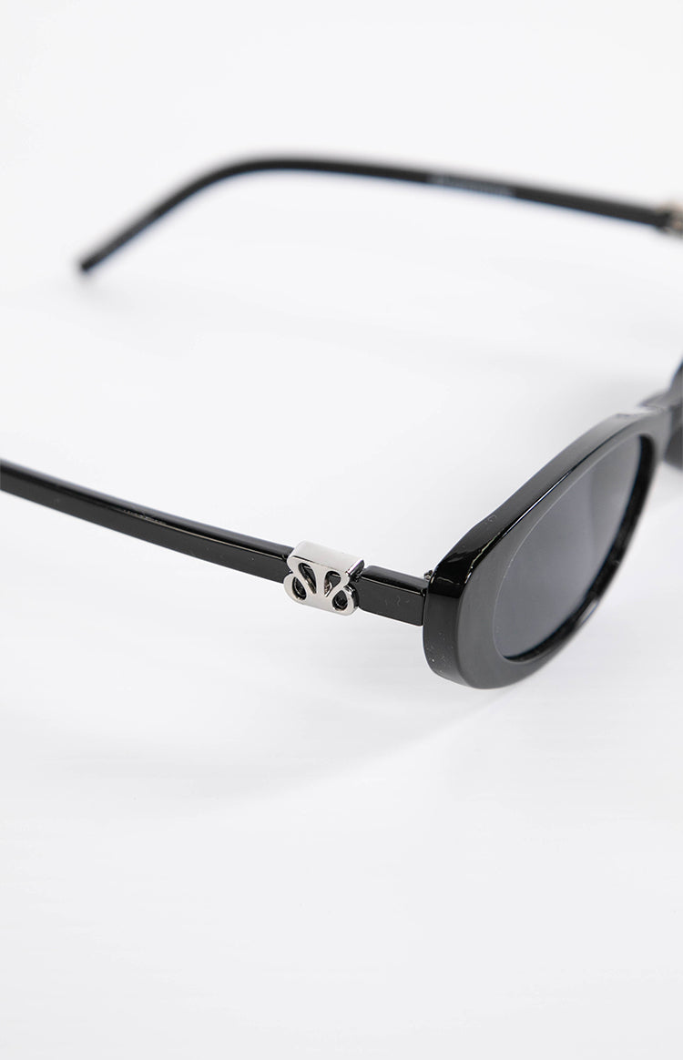 Beginning Julie Black Rounded Sunglasses (FREE over $130) Image
