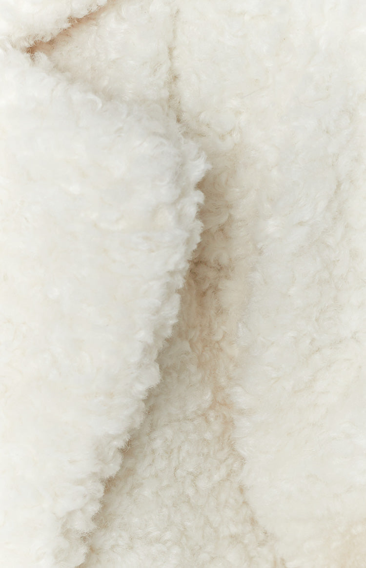 Harlen White Teddy Coat Image