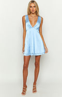 Blue v neck satin mini dress styled on brunette model at bar.